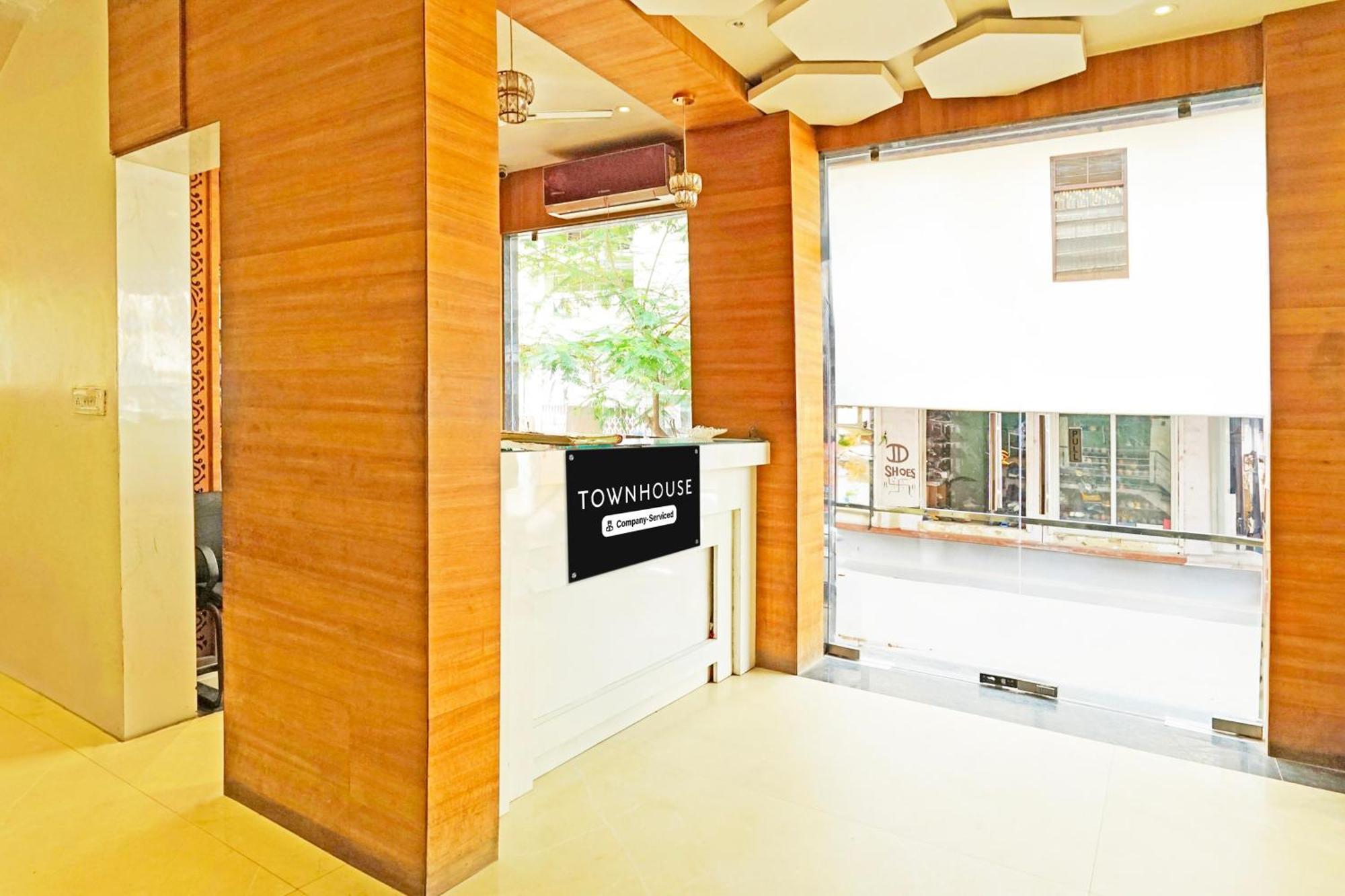 Super Townhouse Collectorate Circle Formerly Ld Prime ชัยปุระ ภายนอก รูปภาพ